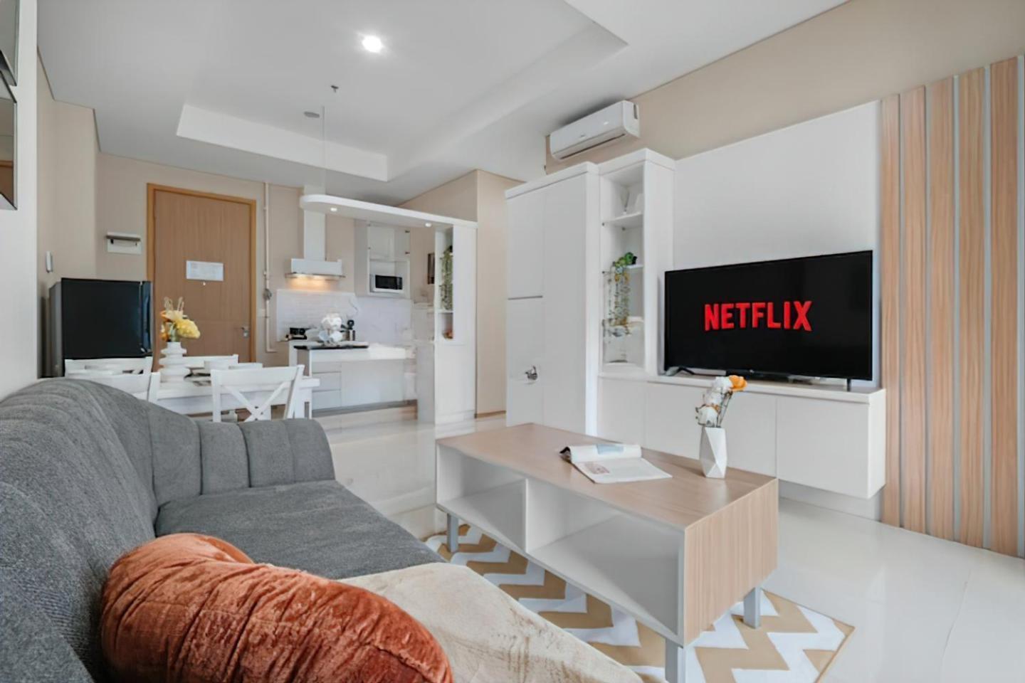 Samara By Emily In Apartemen